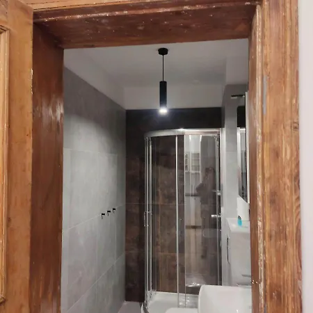 Kamienica Centrum Nr 8 *