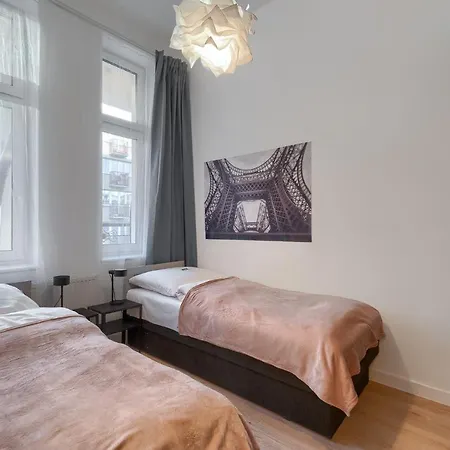 Kamienica Centrum Nr 8 *