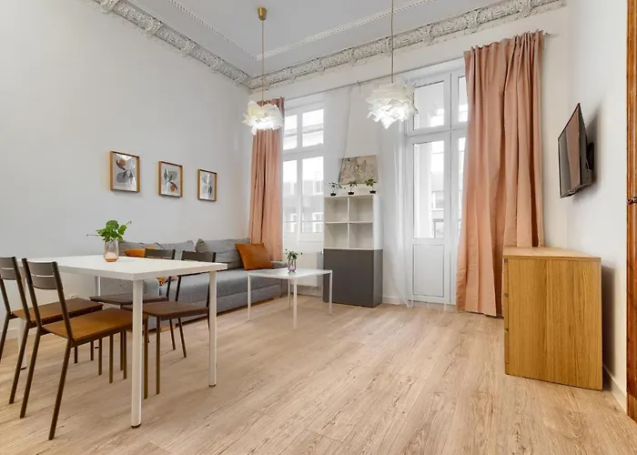 Kamienica Centrum Nr 8 *